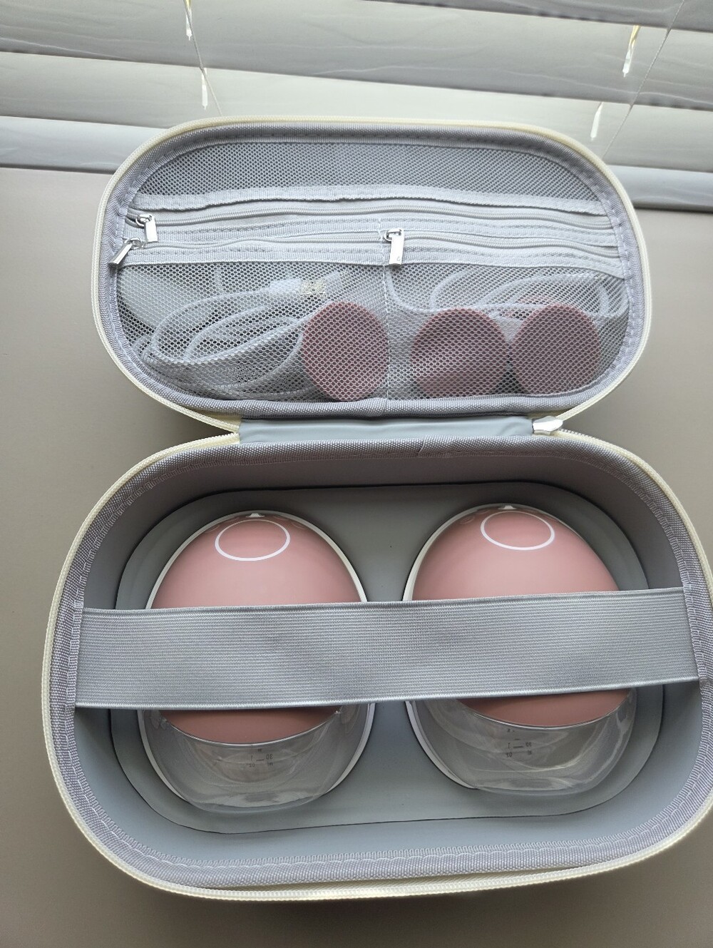 Momcozy M9 White Travel Organizer Case - Picture 2 of 9